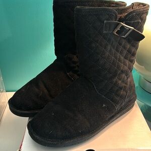 Bear Paw Leigh Anne black quilted size 10 boots.
